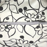 抱っこひも収納カバールカコ　北欧風　モノトーン　背景ホワイト　アート風ブラックライン花柄　生地しっかりめ　裏生地グレー 「ルカコ」 0238-11