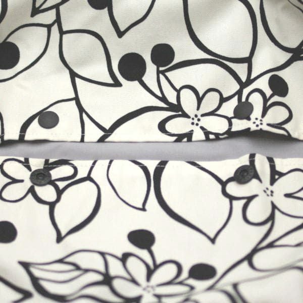 抱っこひも収納カバールカコ　北欧風　モノトーン　背景ホワイト　アート風ブラックライン花柄　生地しっかりめ　裏生地グレー 「ルカコ」 0238-11