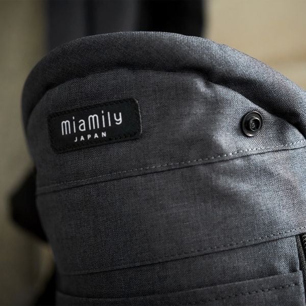 ミアミリー(MiaMily)コアキャリア(CORE CARRIER) 【チャコールブラック】新生児から20kgまで超フィットで肩腰超ラク！フィットするヒップシートキャリア/MiaMilly JAPAN正規品 1000-01-07