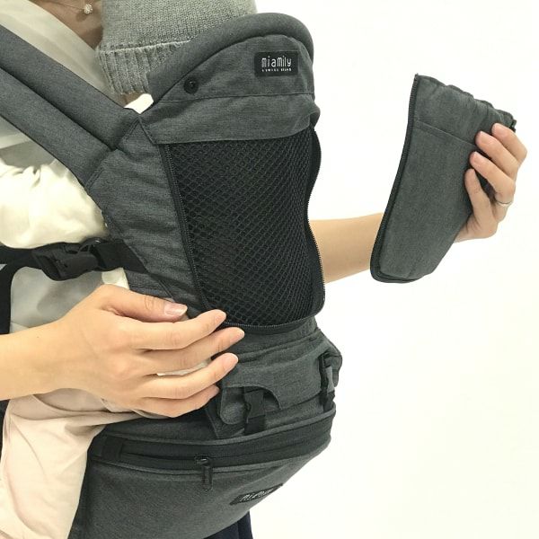 ミアミリーヒップスタープラス日本モデル【チャコールブラック】抱っこ