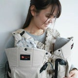 【双子用抱っこ紐】napnap(ナップナップ)ベージュ ふたごのおんぶ抱っこ組み合わせ可のおすすめ世界初ツインズキャリー イニシャルチャーム2個セット