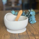 【シリコン食器皿】ベビー離乳食 くっつく吸着底でこぼれにくい、すくいやすい赤ちゃん皿とスプーン 電子レンジ食洗器対応 ベージュ1000-38-06