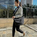 ノルン(N/ORN)抱っこ紐バッグ(日本製)【ブラック】ヒップシートになるマザーズバッグ(防水・抗菌防臭)腰すわり後（生後約7か月頃）～20㎏（5歳頃）まで長く使える熟練のバッグ職人が創ったおしゃれなショルダーバッグ1000-52-02