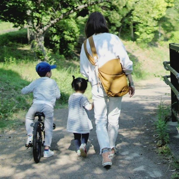 ノルン(N/ORN)抱っこ紐バッグ(日本製)【キャメル】ヒップシートになるマザーズバッグ(防水・抗菌防臭)腰すわり後（生後約7か月頃）～20㎏（5歳頃）まで長く使える熟練のバッグ職人が創ったおしゃれなショルダーバッグ1000-52-03