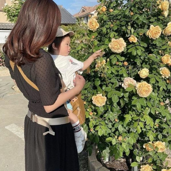 ノルン(N/ORN)抱っこ紐バッグ(日本製)【キャメル】ヒップシートになるマザーズバッグ(防水・抗菌防臭)腰すわり後（生後約7か月頃）～20㎏（5歳頃）まで長く使える熟練のバッグ職人が創ったおしゃれなショルダーバッグ1000-52-03