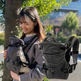 帝王切開にもおすすめの新生児から使える抱っこ紐【まずコレ】驚くほど超簡単・コンパクト！妊婦マタニティ出産準備、1ヶ月検診や里帰り出産移動、上の子の送迎に大活躍！寝たらそのままベッドにおろせる、対面抱っこ・前向き抱っこ・4ヶ月からリュック式で簡単おんぶできてコスパ最高 イニシャルチャーム付き 1000-58-28