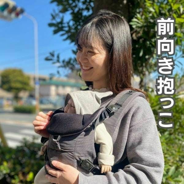 ベビーキャリアファースト【グレージュ】新生児から【まずコレ】超簡単抱っこ紐 帝王切開にもおすすめ 出産準備、1ヶ月健診や里帰り出産、上の子の送迎に大活躍！ 寝たらそのままおろせる、対面抱っこ・前向き抱っこ・4ヶ月からリュック式で簡単おんぶ イニシャルチャーム付き 1000-58-42