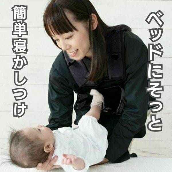ベビーキャリアファースト【グレージュ】新生児から【まずコレ】超簡単抱っこ紐 帝王切開にもおすすめ 出産準備、1ヶ月健診や里帰り出産、上の子の送迎に大活躍！ 寝たらそのままおろせる、対面抱っこ・前向き抱っこ・4ヶ月からリュック式で簡単おんぶ イニシャルチャーム付き 1000-58-42