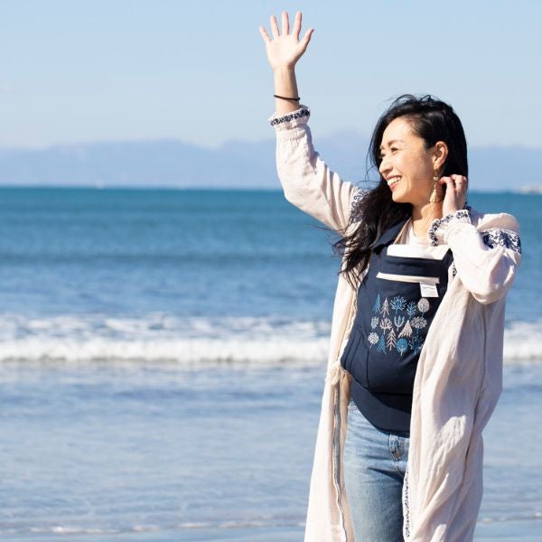 サンアンドビーチ(sun&beach) きじ【kigi】(OM-1)新生児から3歳頃まで使える!日本製のおしゃれで軽い抱っこ紐！日本人体型にフィット、落下防止（おんぶも簡単サポート）ベビー安全ベルトと【腰パッド付】サンアンドビーチ正規取扱店ルカコストアで試着比較購入可